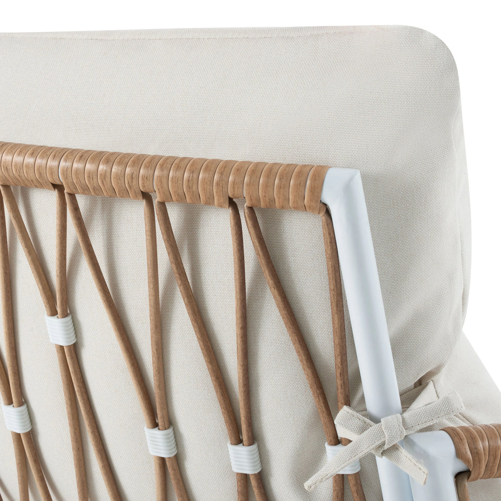 White Wicker Outdoor Loveseat Q825