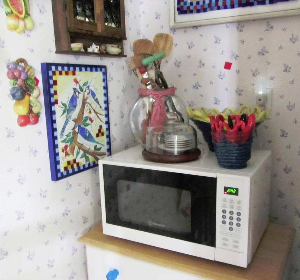 0.9 Cu. ft. White Microwave P321
