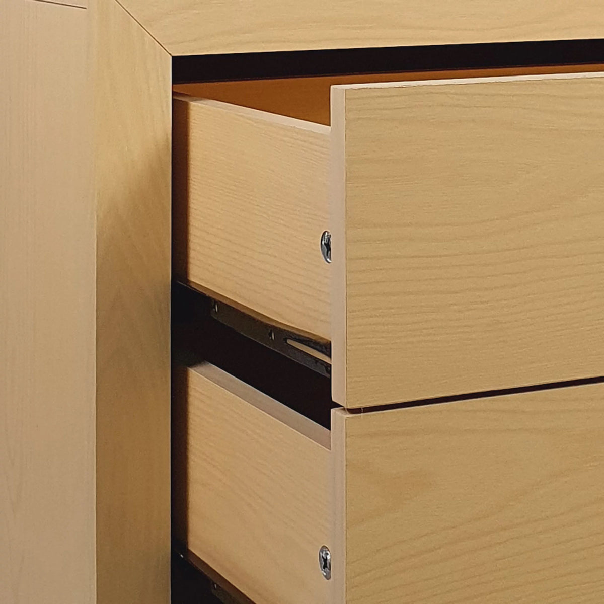 2 Piece 4 Drawer Dresser and Nightstand Set Z38640