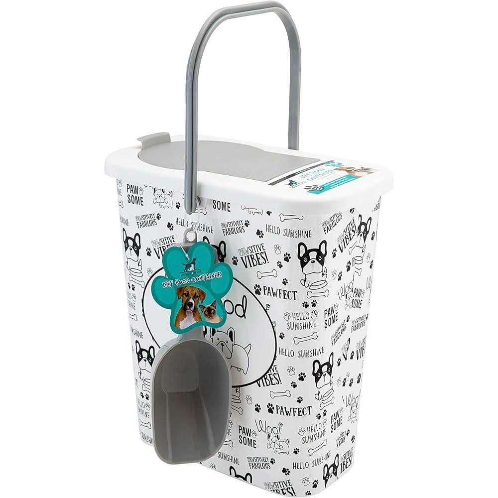 3 Gallon Dry Food Container with Scooper R54383