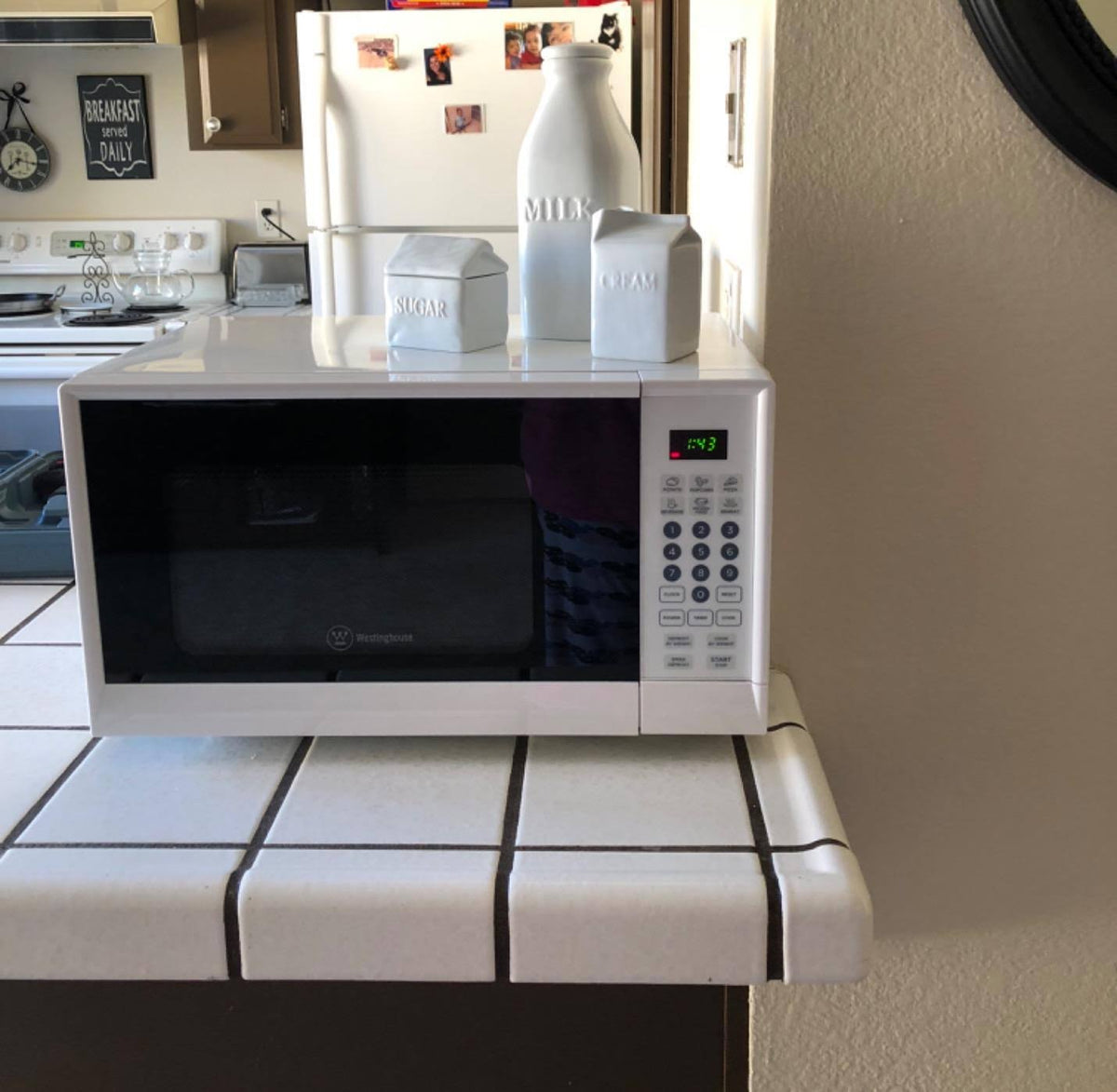 0.9 Cu. ft. White Microwave P321