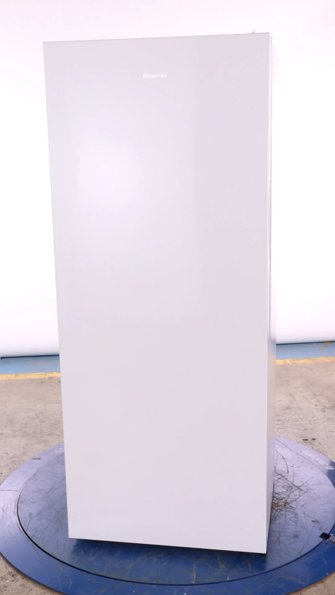 13.5 Cu Ft White Upright Freezer with Reversible Door V522