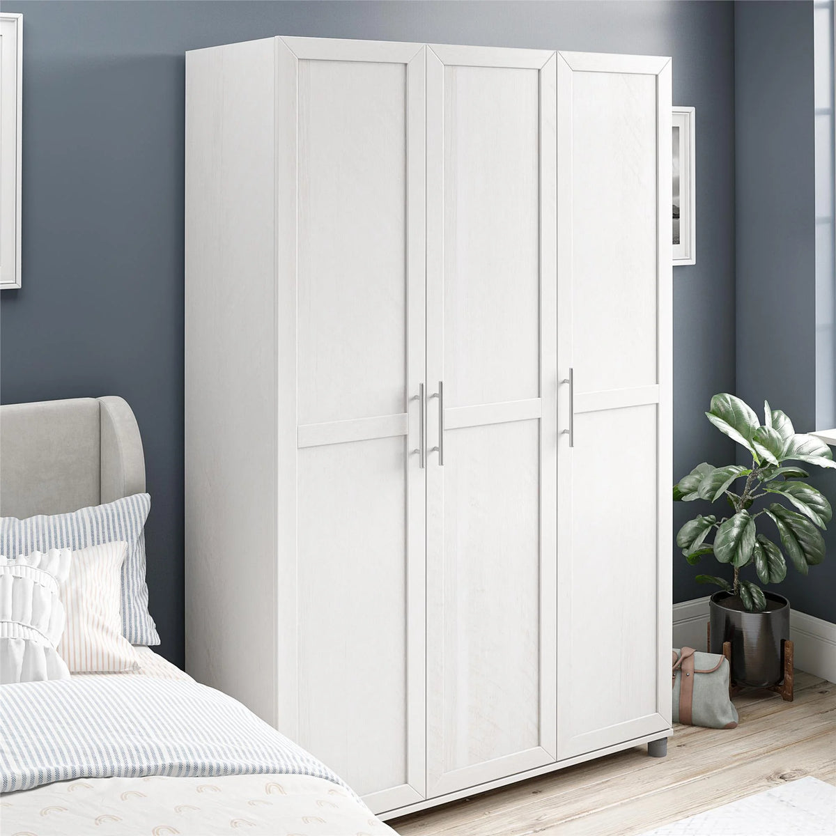 3 Door Wardrobe R1081